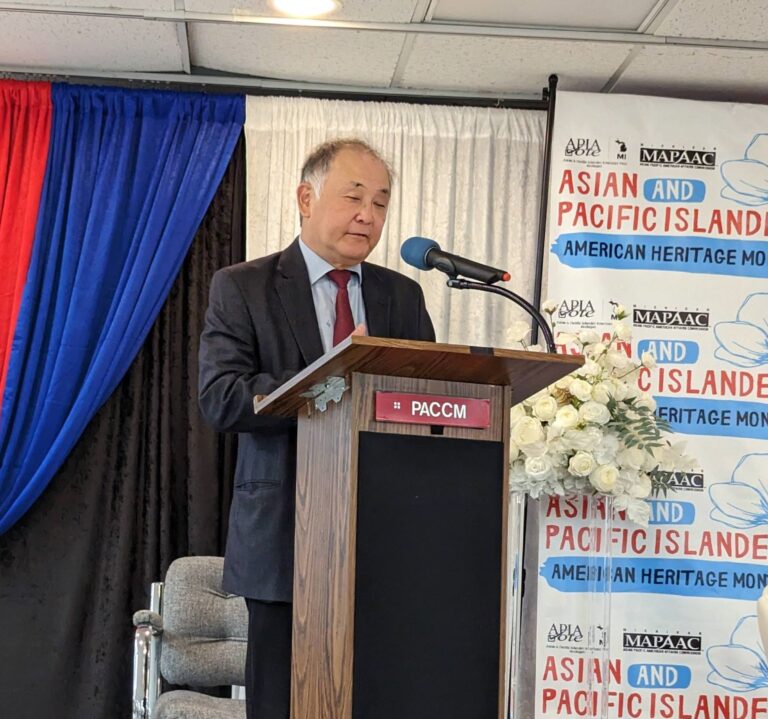 Jim Shimoura addresses meeting with USTR Tai and Canadian Minister Ng